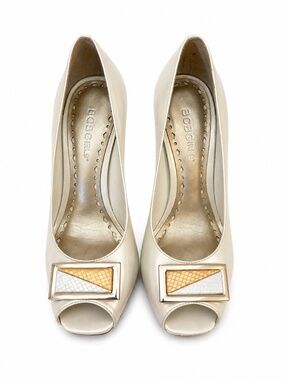 BCBGirls Vintage ivory Leather Peep Toe Heels Gold Detail Pumps Sz 5.5
